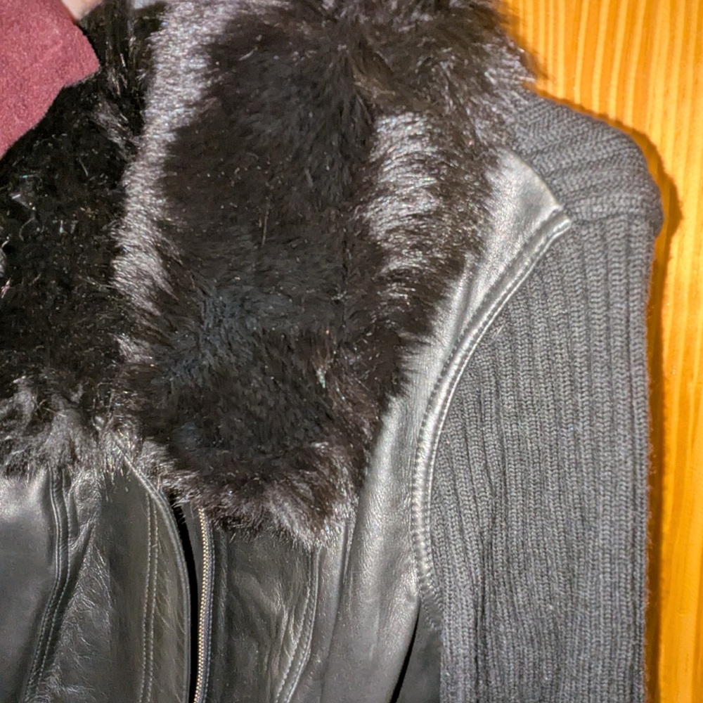 Caché Black Leather Jacket with Fox Fur Collar - Picture 3 of 4